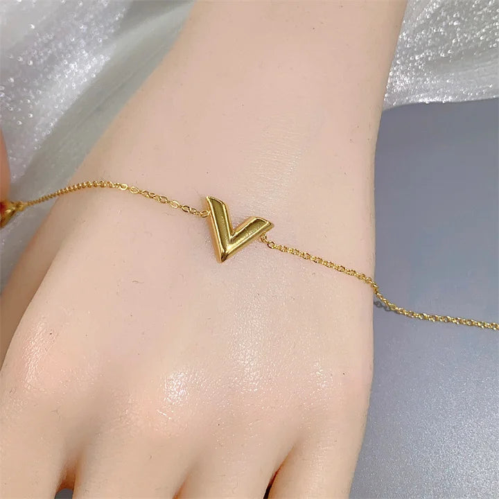 Dainty V Bracelet